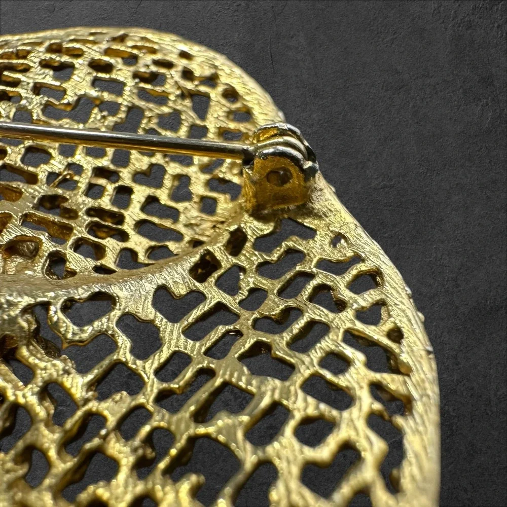 Vintage Unmarked Brooch Gold‎ Tone Brutalist Mesh Floral Statement